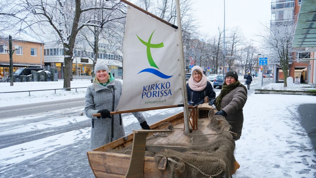 Porin seurakuntayhtymän seurakuntapalvelut yksikön tiimi Minna Taimi (vas.), Heli Lukka ja Ulla Kallio.