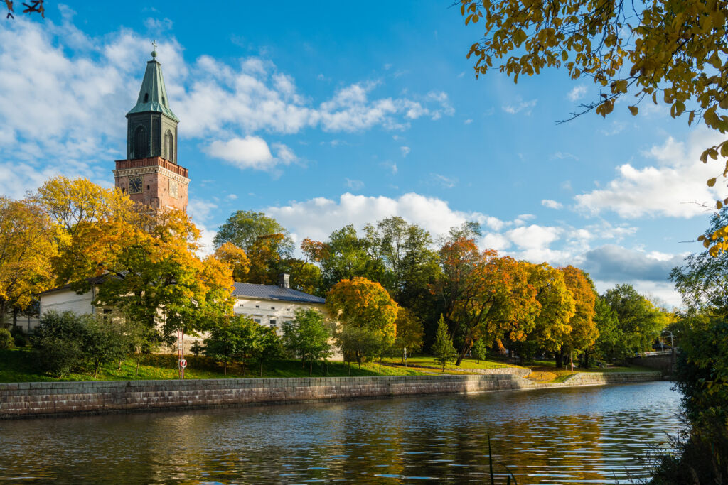 Aurajoki syysväreissä