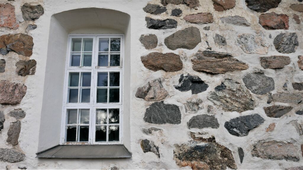 Tiiliseinä ja ikkuna